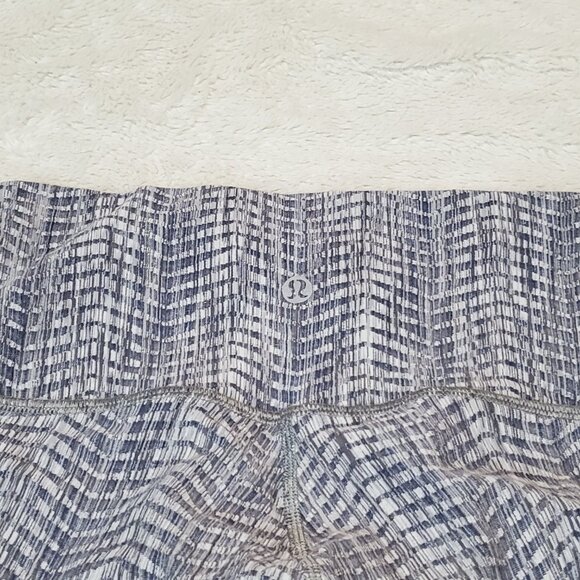 Lululemon Wunder Under High Rise Gray White  Active 21" Inseam Cropped Legging 6 - Picture 1 of 6